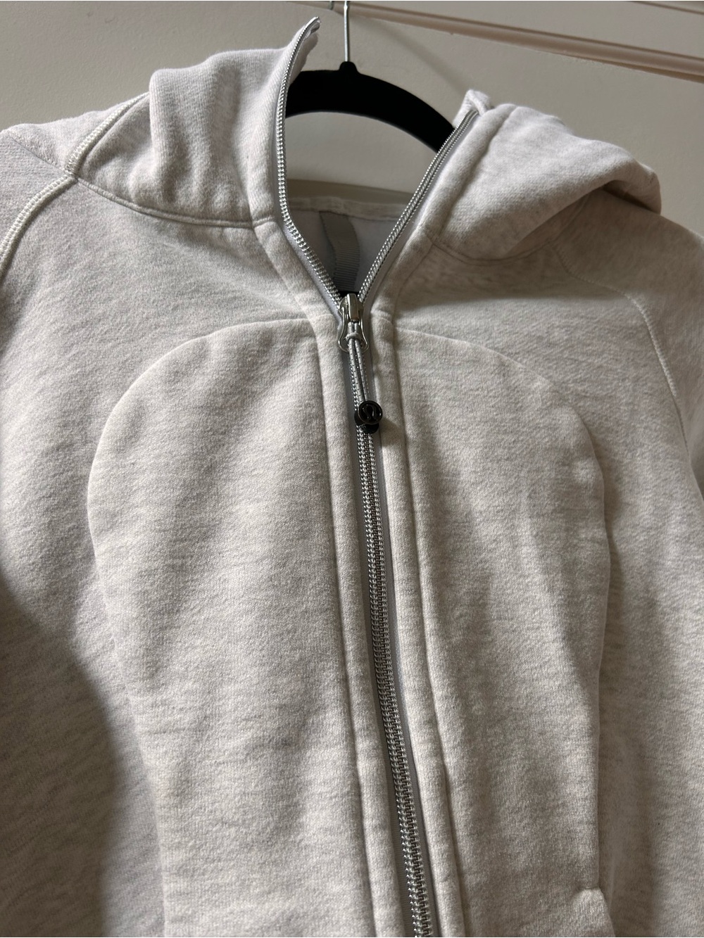 Lululemon Light Grey Scuba Hoodie in Light Heathered Grey. SZ 6. Full zip. EUC - Picture 4 of 9